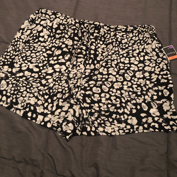 West Loop shorts - Picture 2 of 3